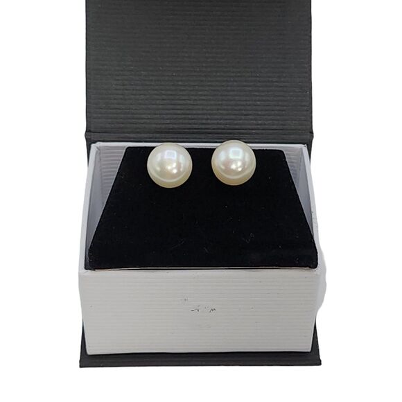 925 Sterling Silver‎ 10mm Button White Cultured Freshwater Pearl Stud Earrings - Picture 5 of 9